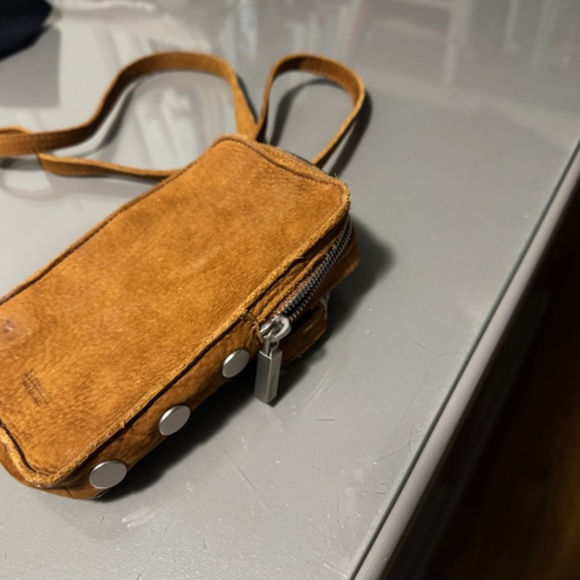 Hammitt Cell phone cross body bag in pebbled leather - Picture 2 of 5